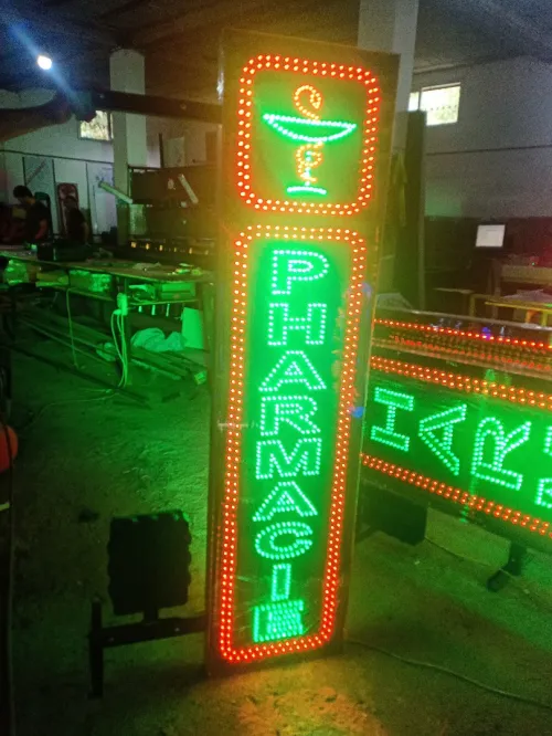 panneaux publicitaires PHARMACIE enseignes LED