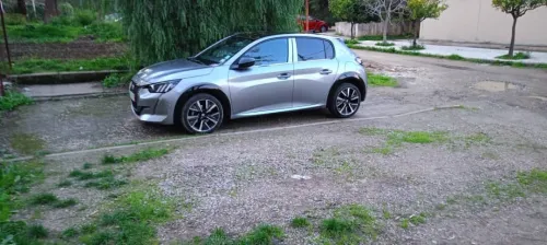 Peugeot 208 2022 GT toute Options