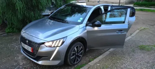 Peugeot 208 2022 GT toute Options