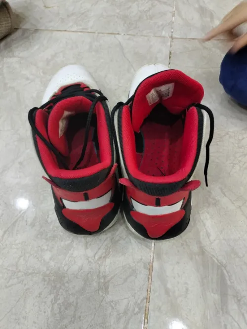 Jordan max aura4
