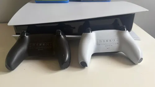 PACK PS5 STANDARD+2 MANETTES+GTA 5+FC25+FC24
