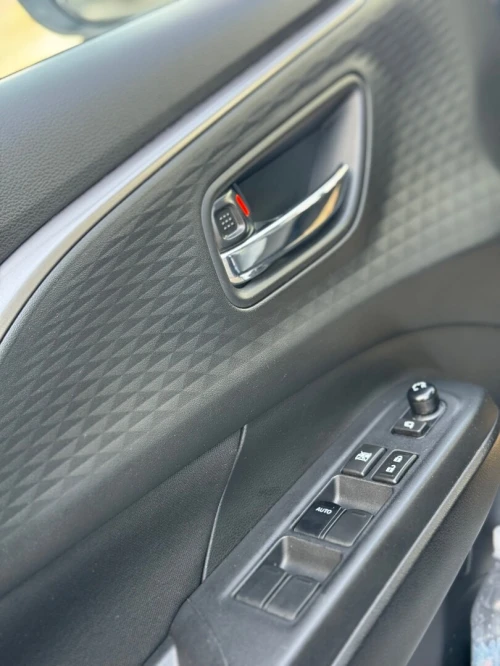 Suzuki Swift 2025 GLX T . Option