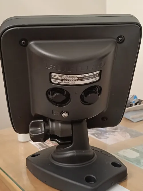 Sondeur furuno FCV 585