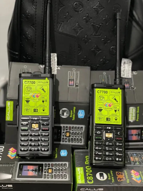 هاتف أسطوري C7700