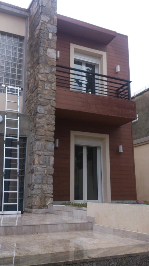 Revêtement façade en bois composite 
