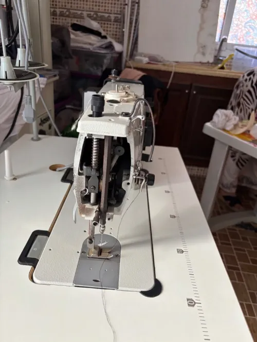 Machine zigzag yamata avec moteur silencieux jamais utiliser 
