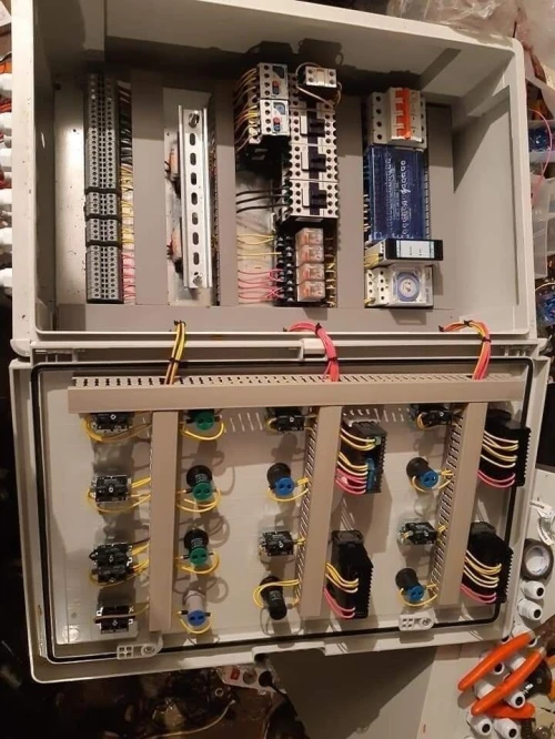 Service  professionnel en électricité bâtiment et industriel