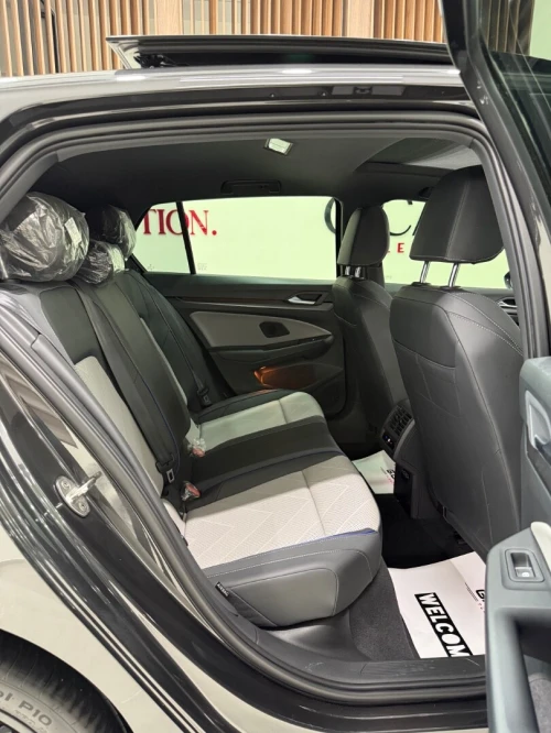 Volkswagen Golf 8,5 full option 2026 R-LINE / BLACK ÉDITION