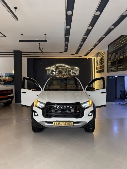 Toyota HILUX FULL OPTION 2025 GR SPORT