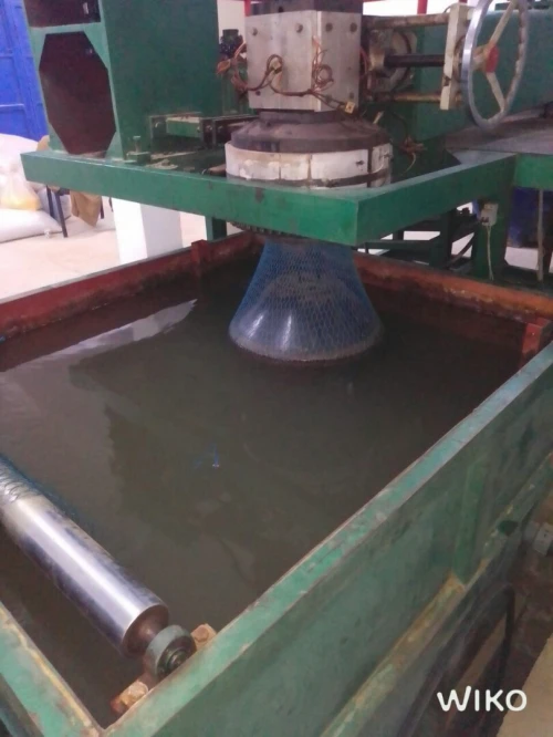 Machine grillage avertisseurs ألة صنع الحواجز