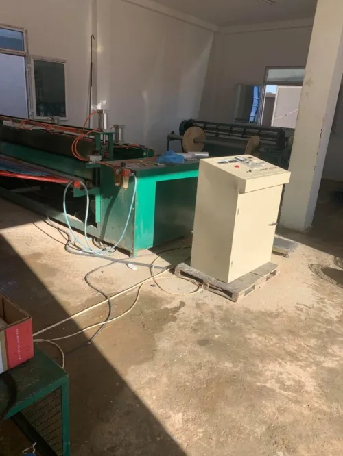 Machine grillage avertisseurs ألة صنع الحواجز