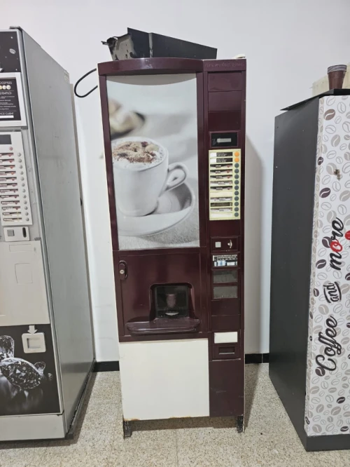 Distributeur automatique a café