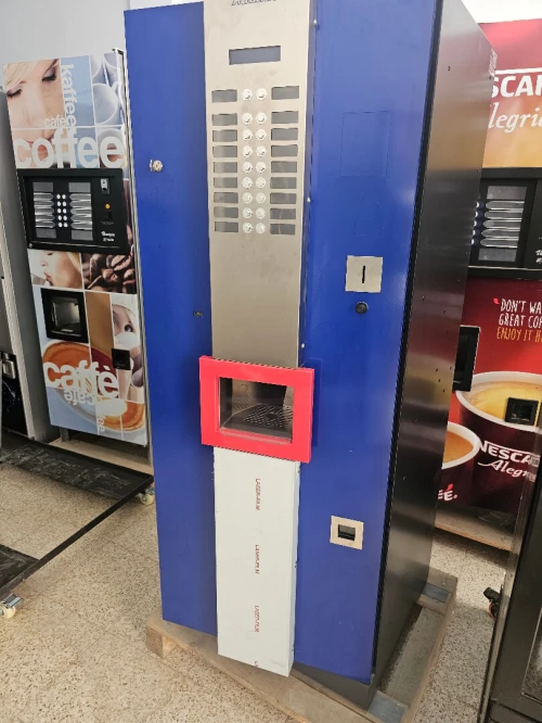 Distributeur automatique a café