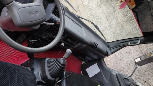 Isuzu MPR 2001