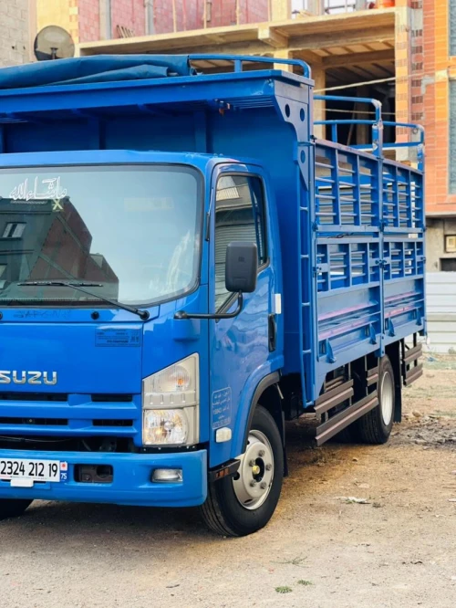 Isuzu Isuzu 2012