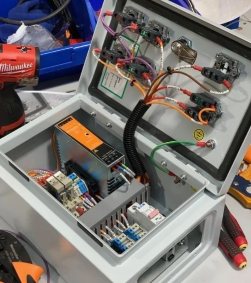 Électricien industrielle machine