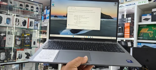Dell latitude 5550 ultra 7 165H 16 ram ddr5 512ssd