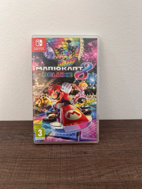 2 jeux Nintendo Switch: Mario Kart 8 Deluxe et Super Mario Oddysey