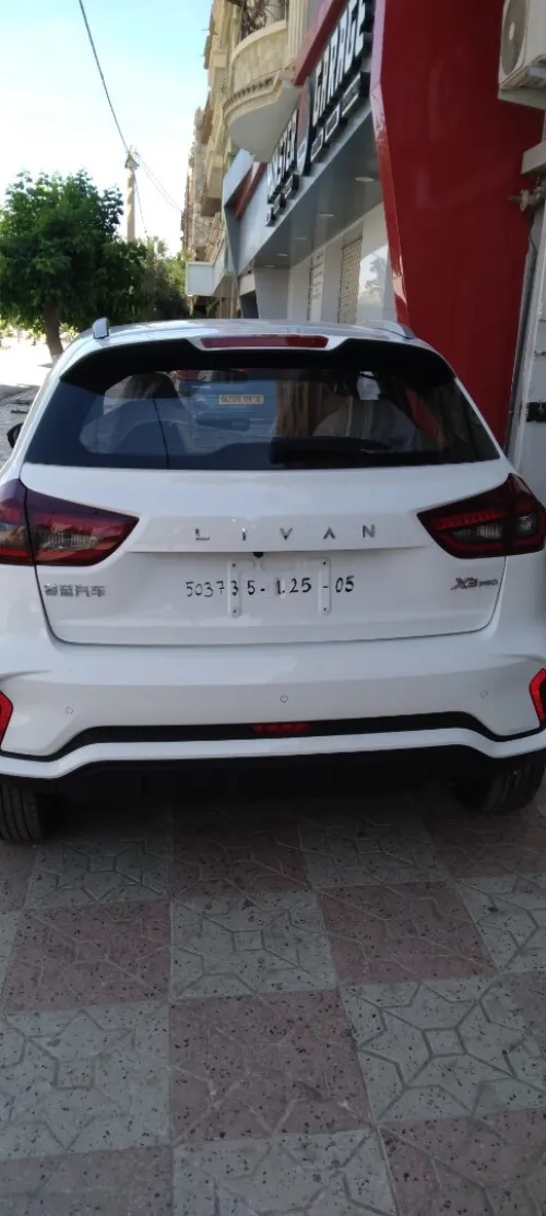 Geely Livan 3xpro 2025 3xpro boit auto avec toit