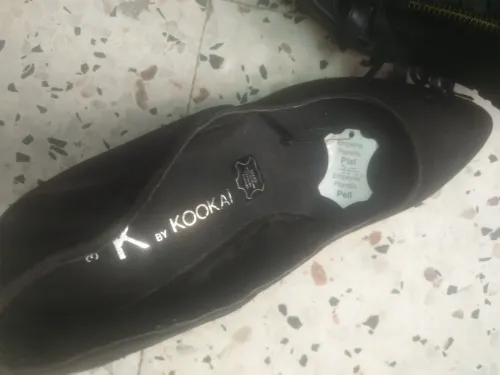 Un lot de chaussures femmes ramenés caba