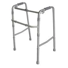 Fauteuil roulant , chaise garde robe et  DEAMBULATEUR 