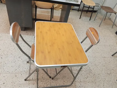 Table avec 2 chaise 
