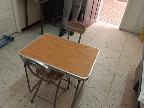 Table avec 2 chaise 