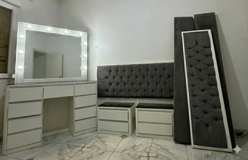 coiffeuse Hollywood + 02 table de nuit+ tour de lit sans sommet + dressing