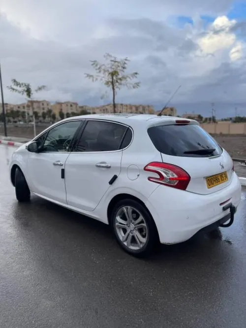 Peugeot 208 2015 Allure