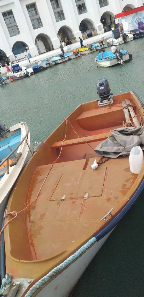 Barque ecorep 4,80 m solide en bon etat papier en regle