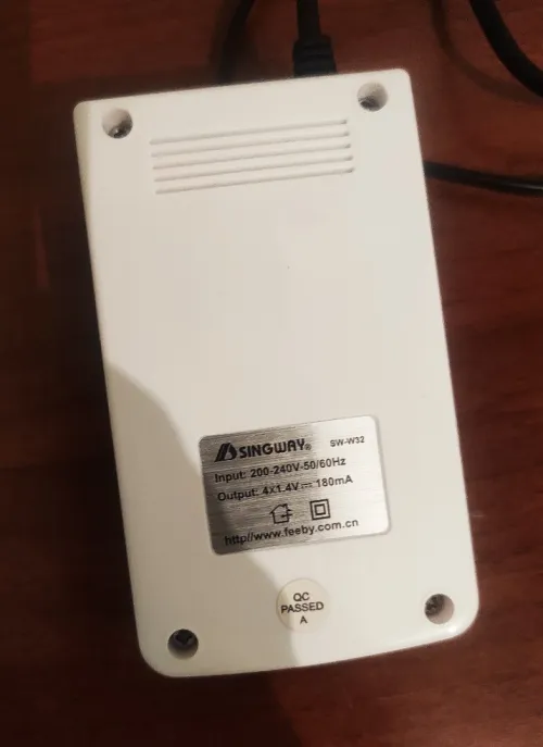 Chargeur de piles AA/AAA/Ni -MH