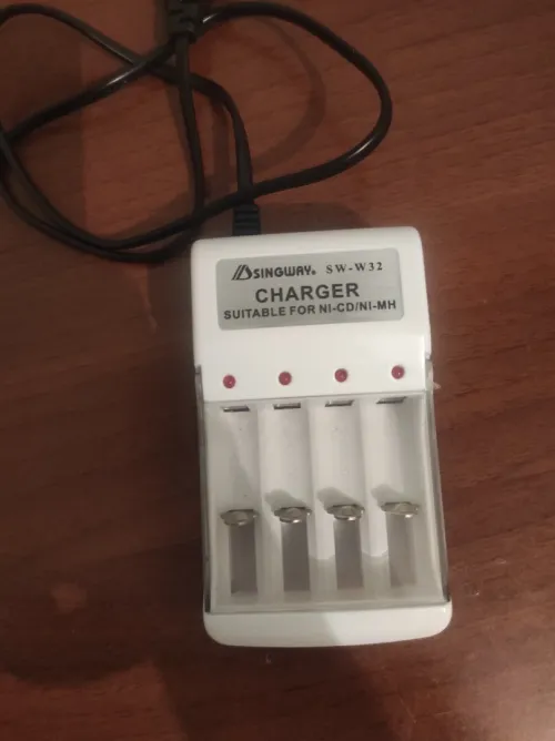 Chargeur de piles AA/AAA/Ni -MH