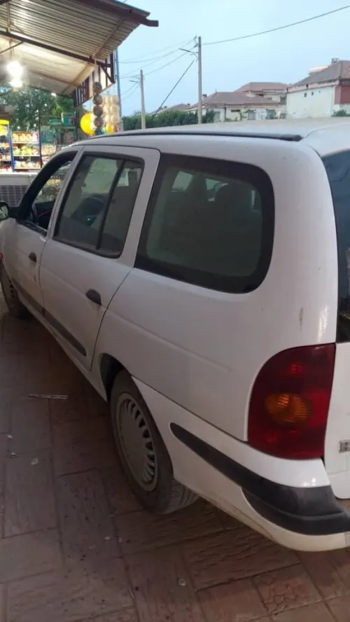 Renault Megan berak 2000 
