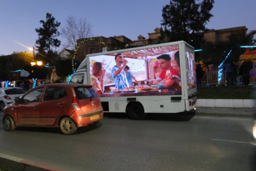   Location Camion Publicitaire /TOTEM TACTILE/ ÉCRAN GÉANT / BORNE TACTILE 