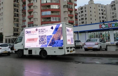   Location Camion Publicitaire /TOTEM TACTILE/ ÉCRAN GÉANT / BORNE TACTILE 