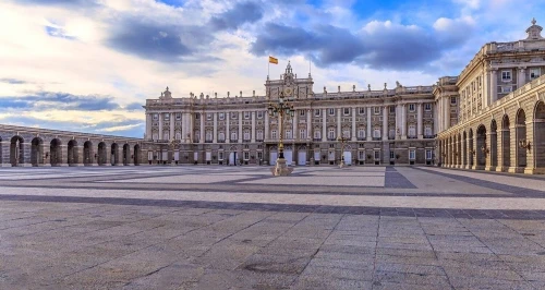 Voyage organisée en Espagne qui fait (Madrid, Andalousie et Tolède) le prix est de 297 700 dzd 