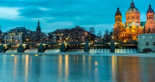 Circuit de 07 jours  Prague , Munich et Autriche le prix est a partir de 360 000 DA par personne