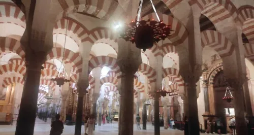 Voyage organisée en Espagne qui fait (Madrid, Andalousie et Tolède) le prix est de 297 700 dzd 