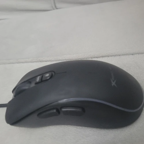 Souris gaming de la marque xtrike me filaire parfaite pour les gamer et les bureaux