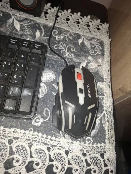 حاسوب مكتبي مع كل مستلزماته