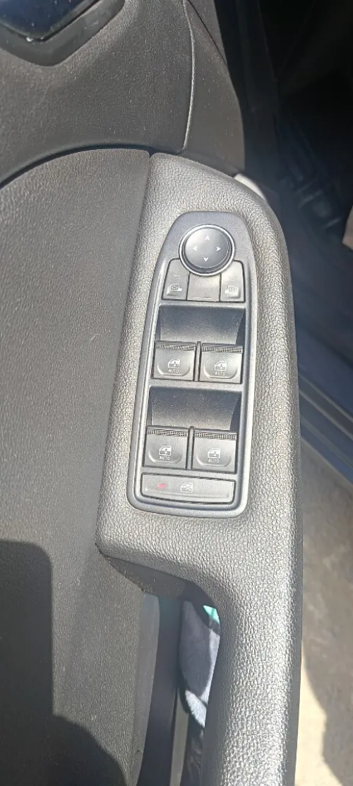 Bouton leve vitre électrique clio5 