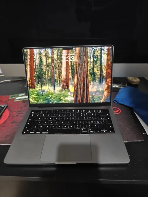 MacBook pro m2 pro 2023 14.2''