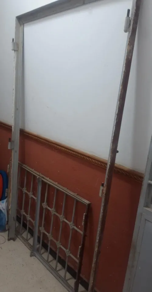 Porte extérieur en fer 