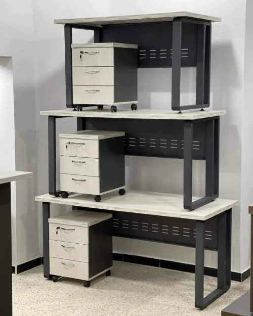 Bureau en pieds métallique
