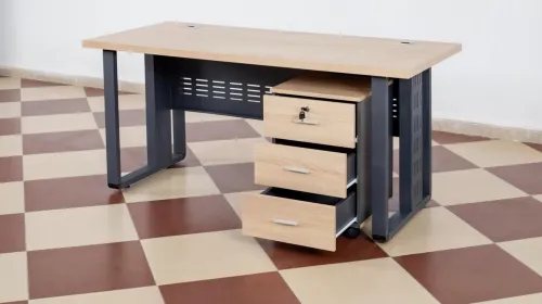 Bureau en pieds métallique en 4 dimensions