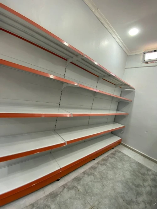 Rayonnage métallique professionnel pour supérettes et grandes surfaces