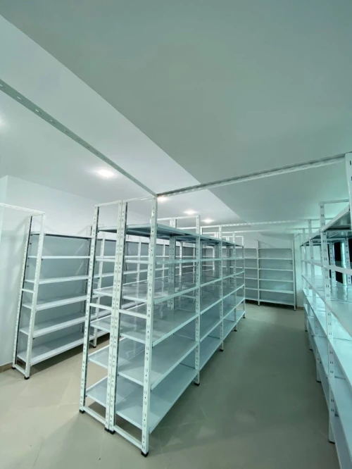 ETAGERE MÉTALLIQUE ET RAYONNAGE