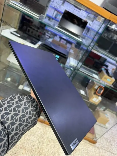 Lenovo v15 G4 AMn Rayzen 5 7520u