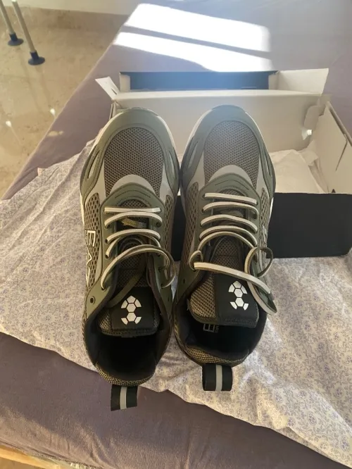 Baskets pour homme marque ARMANI  pointure 9/et demi