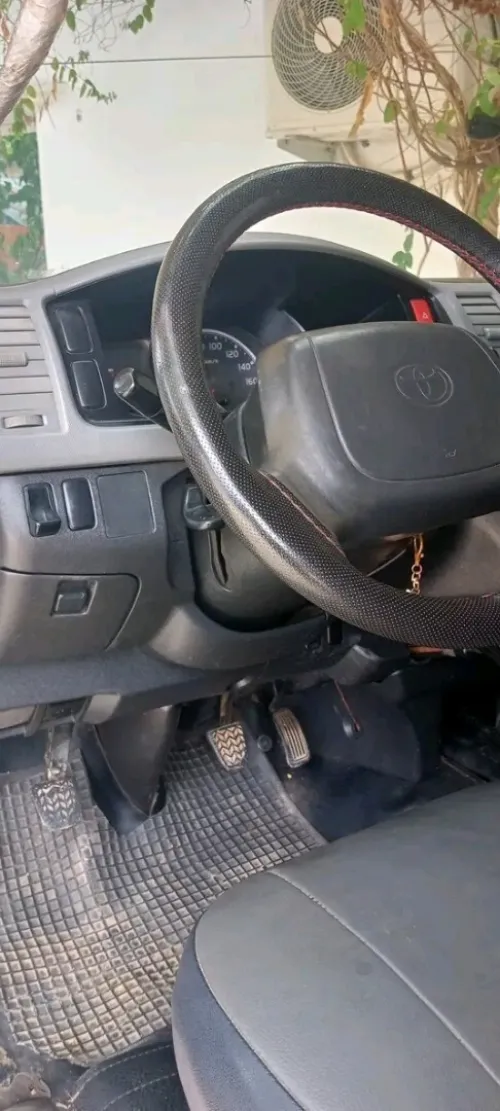 Toyota Hiace 2011